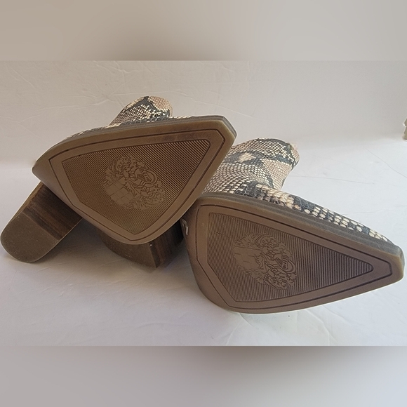 Vince Camuto Gigietta Snip Toe Faux Snakskin Blocked Heel Bootie Size 9 - Picture 4 of 4